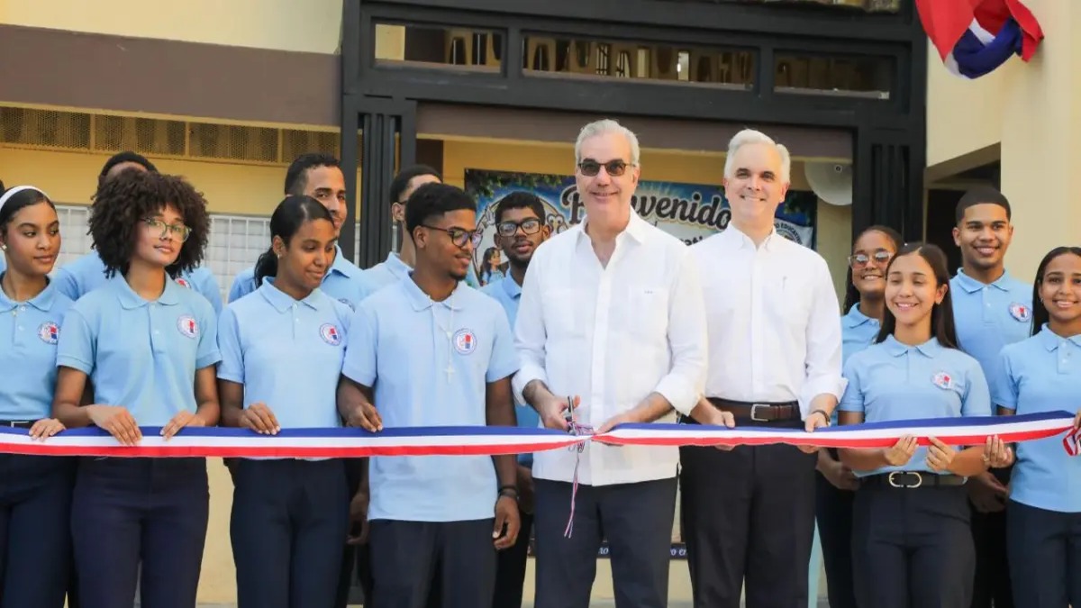 Presidente Abinader Inaugura Ampliación de Centro Educativo en Los Mina Beneficiando a Más de 2,000 Estudiantes