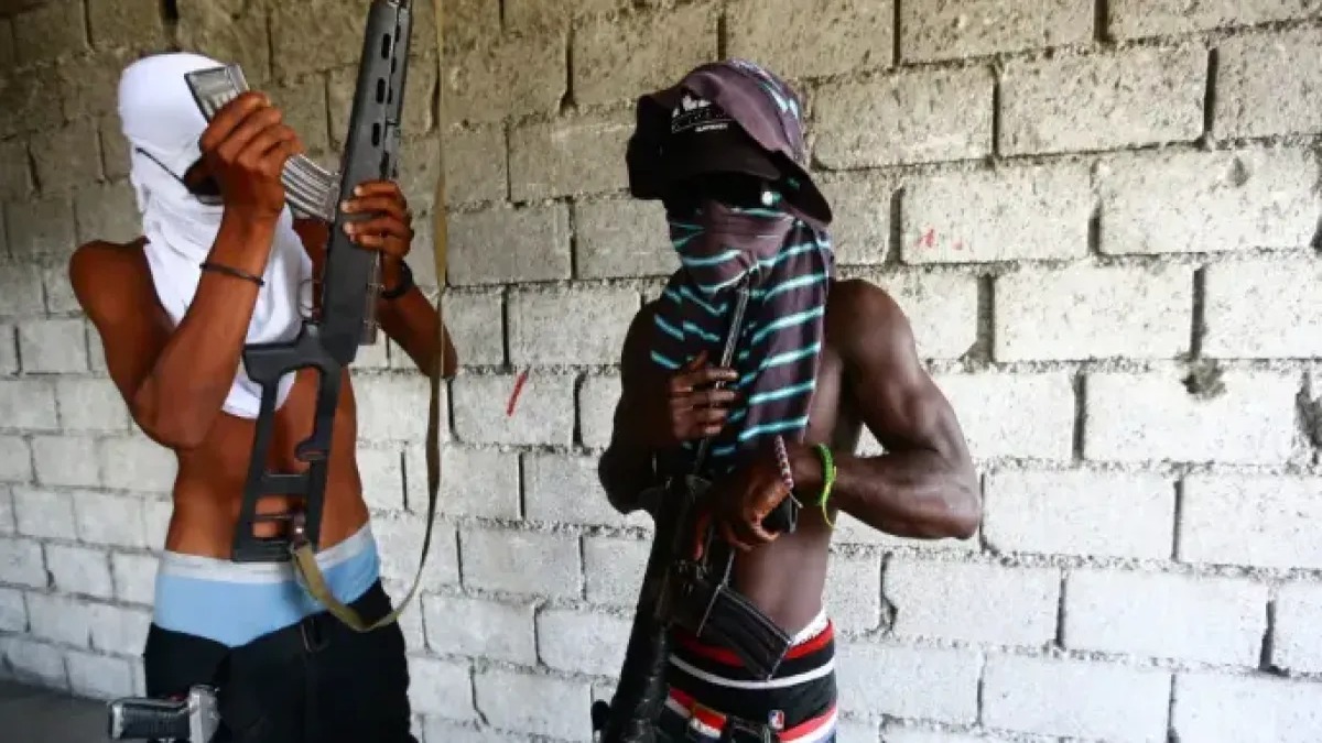 Armas Continúan Fluyendo hacia Bandas Haitianas a Pesar del Embargo