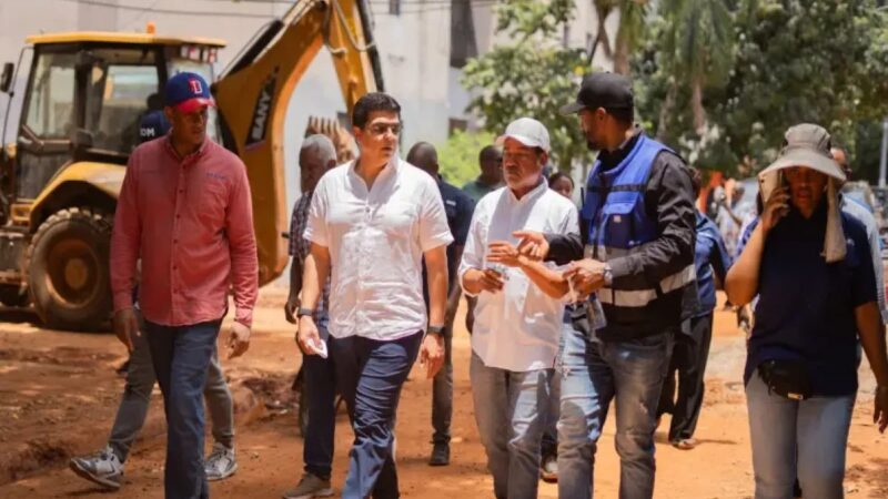 Fellito Suberví Inspecciona Progreso en Rehabilitación de Alcantarillados en Santo Domingo