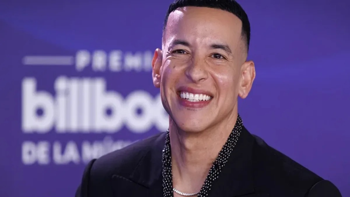Daddy Yankee Regresa con ‘La Postal’, un Álbum que Celebra el Amor en Todas sus Formas