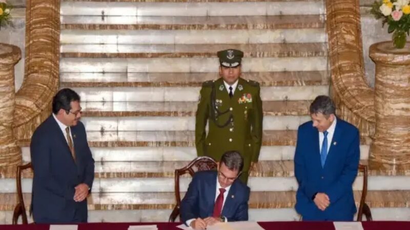 Bolivia Destituye al Fiscal General y Nombra a un Interino
