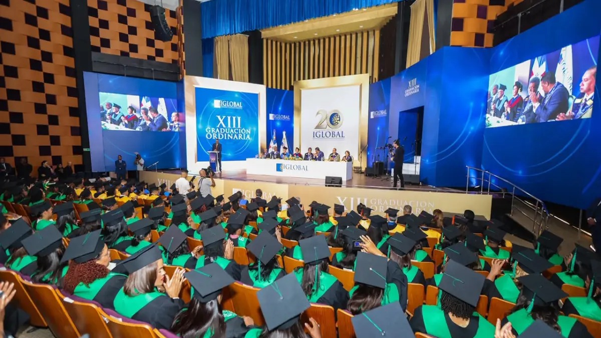 IGLOBAL Celebra Graduación de 241 Nuevos Profesionales con Leonel Fernández al Frente