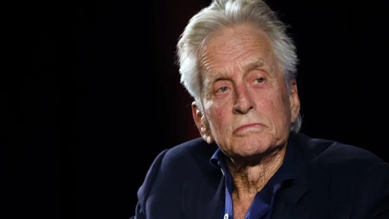 Michael Douglas y Kathleen Turner: Revelan Romance Oculto por Cuatro Décadas