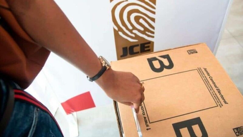 Opiniones Divididas en República Dominicana sobre la Democracia y el Gobierno Firme