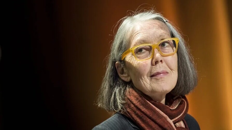 Anne Carson y su Profundo Viaje por el Camino de Santiago