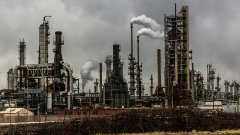 El Petróleo de Texas Aumenta a US$92.87 en Medio de Tensiones en Oriente Medio