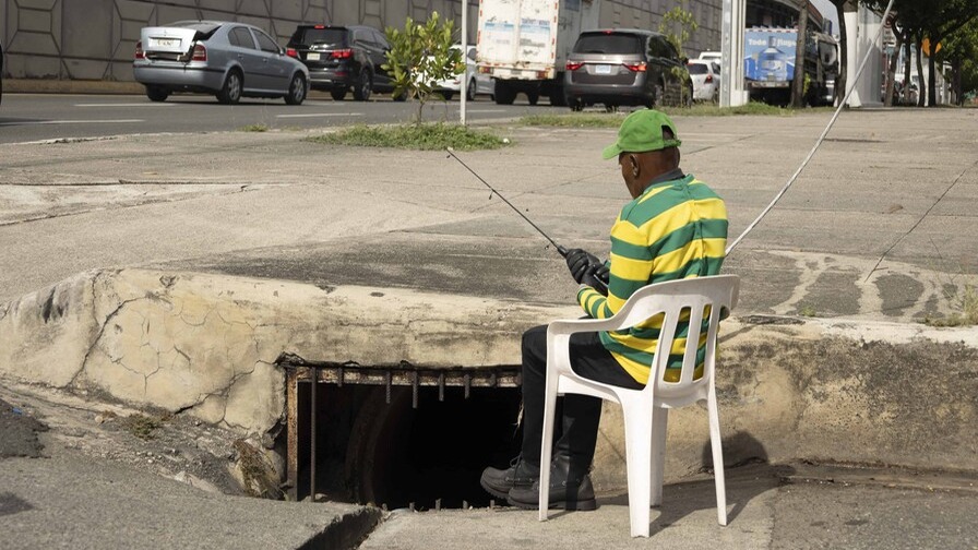 Preocupación en Los Jardines por Agujero Oculto en Calle