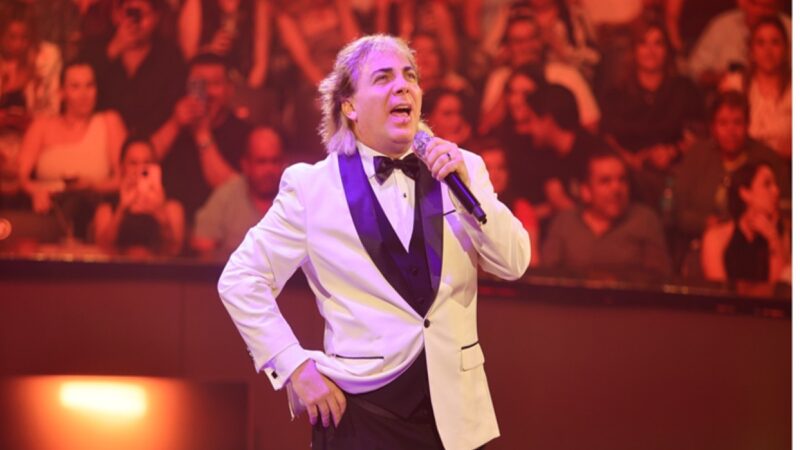 Cristian Castro Será Honrado con el Premio a la Trayectoria en los Billboard Latinos