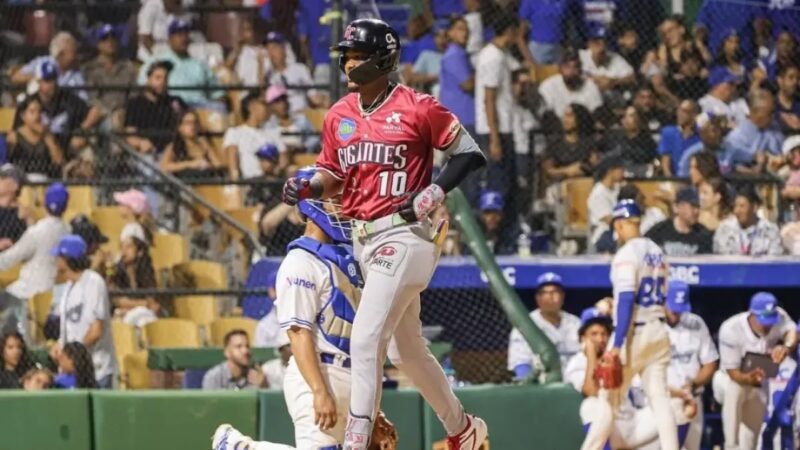 Jefferson Rojas Brilla con Dos Jonrones en Triunfo de los Gigantes sobre el Licey