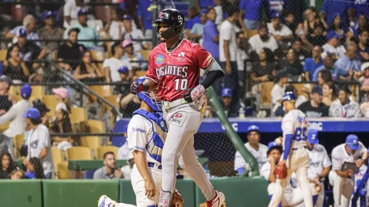 Jefferson Rojas Brilla con Dos Jonrones en Triunfo de los Gigantes sobre el Licey