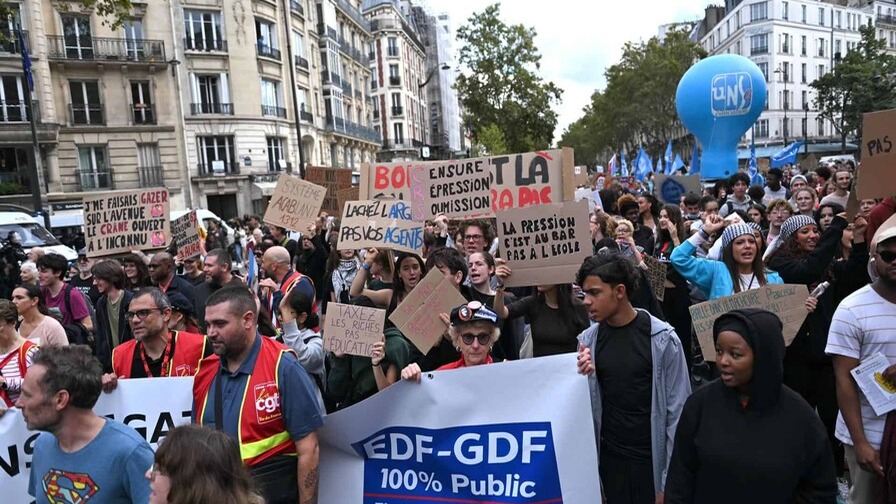 Huelgas Juveniles Sacuden Europa por Precariedad y Servicio Militar