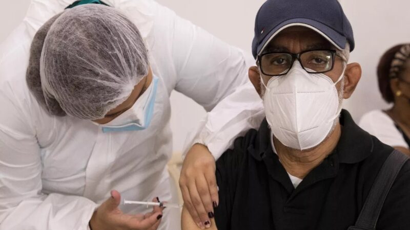 Vacunación en Adultos Mayores: Clave para Prevenir Complicaciones de Salud