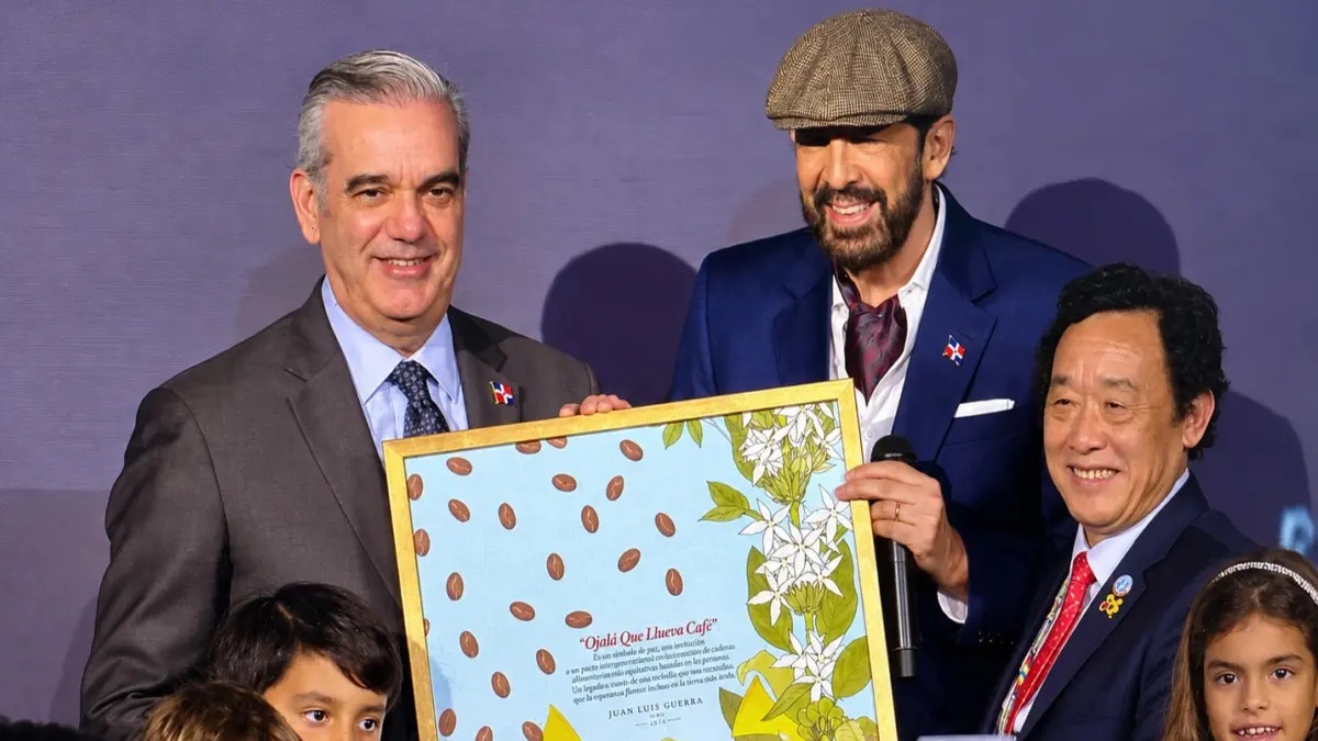 Juan Luis Guerra es Honrado por la FAO con su Icono Musical ‘Ojalá que Llueva Café’