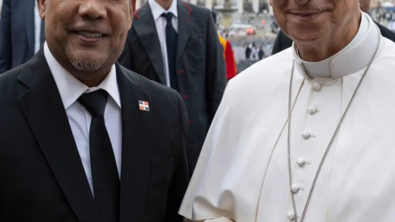 Héctor Acosta solicita bendiciones del Papa para República Dominicana