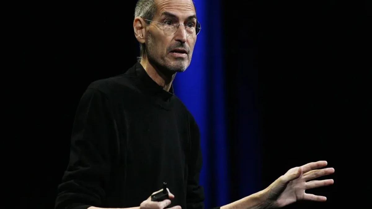 Apple Rinde Tributo a Steve Jobs en el 15º Aniversario de su Fallecimiento
