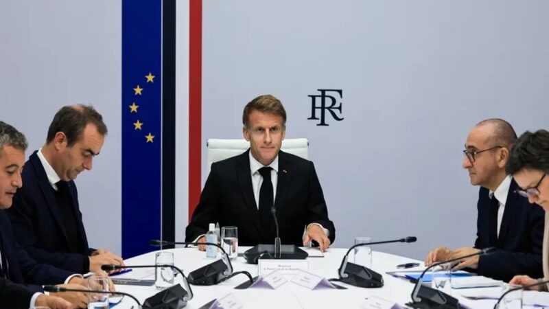 Macron Culpa a la Extrema Izquierda de la Violencia y Reafirma su Apoyo a la Policía