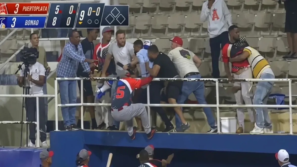 Incidente Interrumpe Partido de la Liga de Verano en Bonao