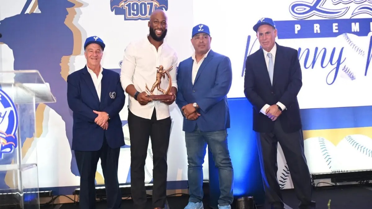 Mel Rojas Jr. Honrado con el Primer Premio Manny Mota del Licey