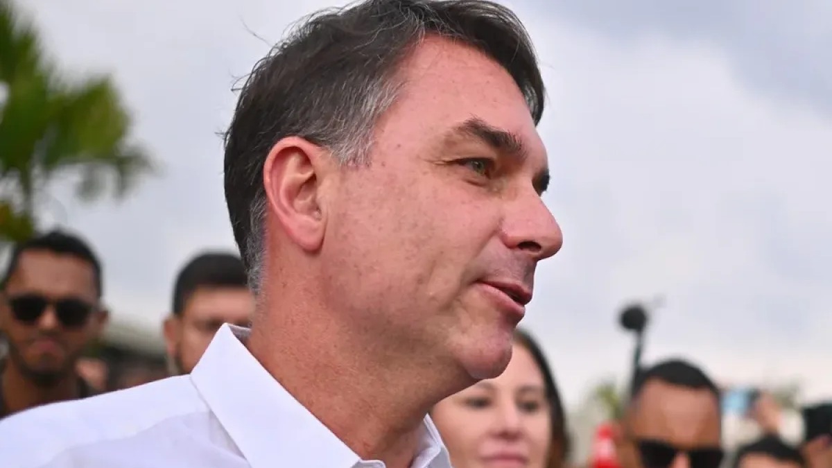 Flávio Bolsonaro promete convertir a Brasil en una potencia mundial