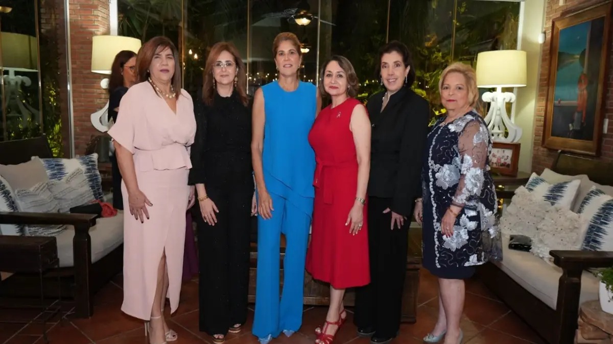 Isabel León Fomenta la Colaboración Internacional en Encuentro Diplomático