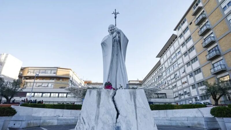 El Papa León XIV será hospitalizado en el Gemelli por operación pulmonar