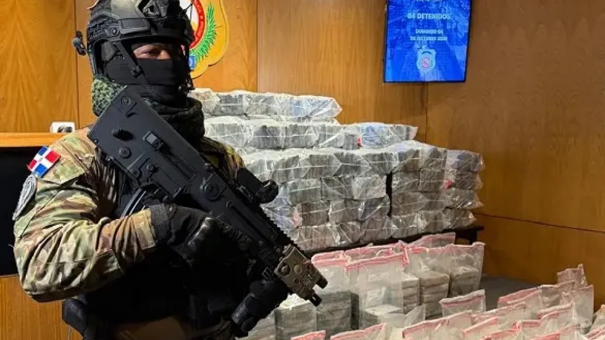 Operativo en Baní: Interceptan Narcolanchas con Cocaína y un Mono Exótico