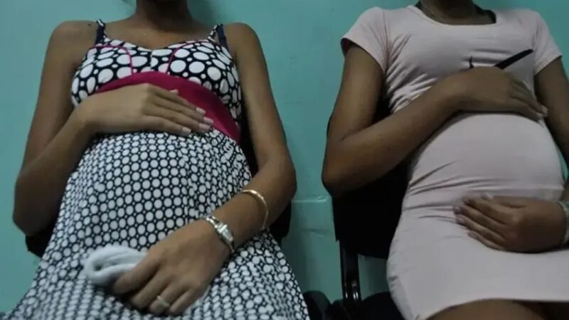 Reducción Histórica en Partos Adolescentes: Un Éxito de Salud Pública