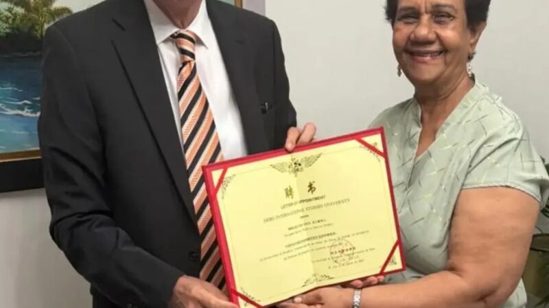 Universidad de Hebei Honra a García Fermín como Profesor Distinguido