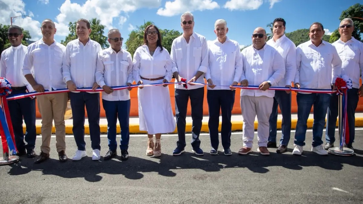 Presidente Abinader Inaugura Puente Estratégico en Maimón