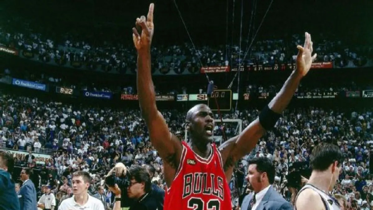 Histórica Venta: Camiseta de Michael Jordan de 1998 Alcanzó los 14 Millones de Dólares