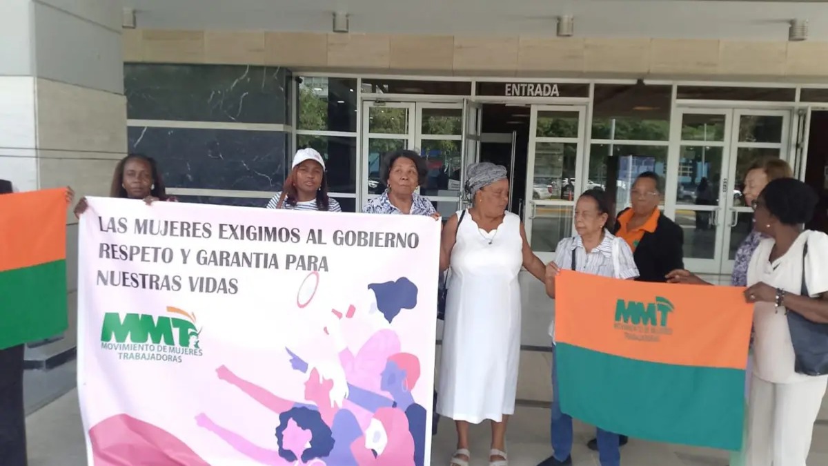 Madres Dominicanas Exigen Empleos y Educación en Lugar de Violencia Policial