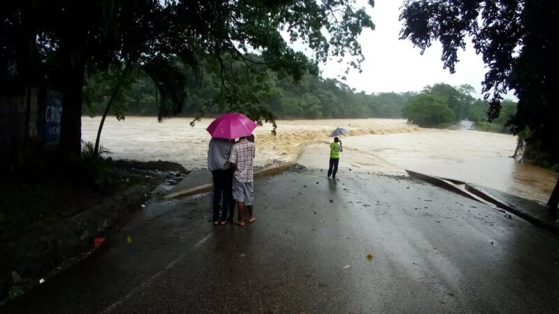Joven Desaparece al Intentar Cruzar el Crecido Río Haina