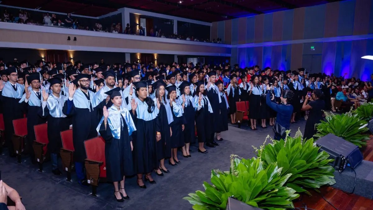 Unapec Gradúa a 858 Nuevos Profesionales en su 59ª Ceremonia
