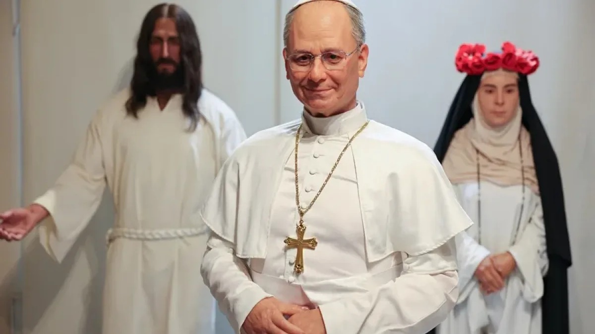 La Asombrosa Creación de la Estatua Hiperrealista del Papa León XIV