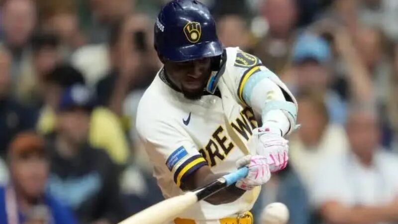 Cerveceros de Milwaukee Domina a Dodgers en el Primer Juego del Campeonato