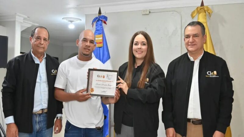 JCE Celebra la Entrega de la Cédula Número Cuatro Millones en San Cristóbal
