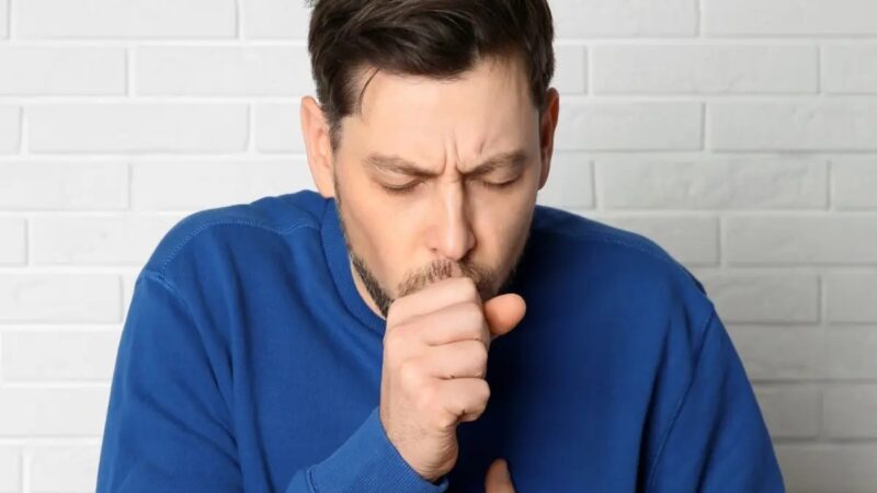Señales de Alerta del Cáncer de Pulmón: Tos Persistente y Sangre en Flemas