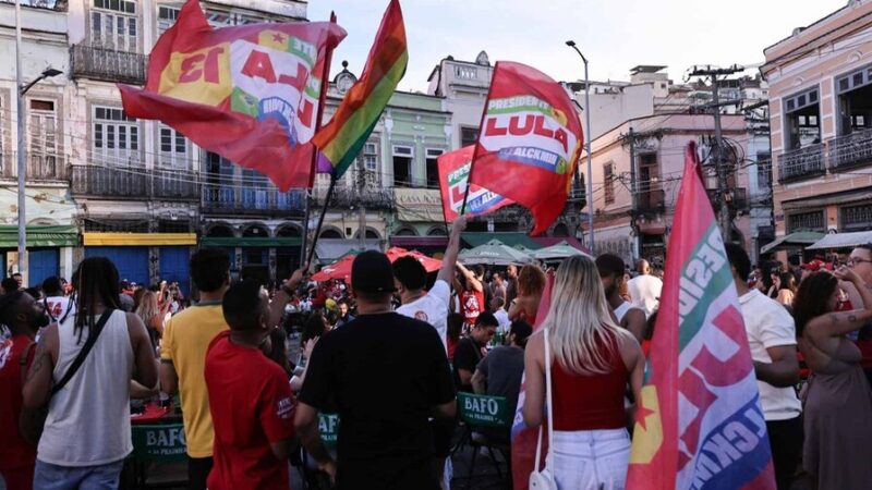 Brasil Decide: Lula y Flávio Bolsonaro en Reñida Contienda Presidencial