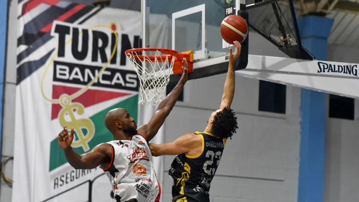 Don Bosco Lidera el Torneo de Baloncesto Superior en Moca