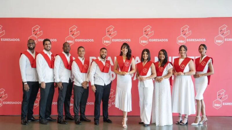 Diez Profesionales Culminan Maestría en Construcción Gracias a Becas Inconcreto