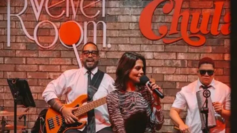 Techy Brilla en el Inicio de su ‘Temporada Chula’ con Música y Humor