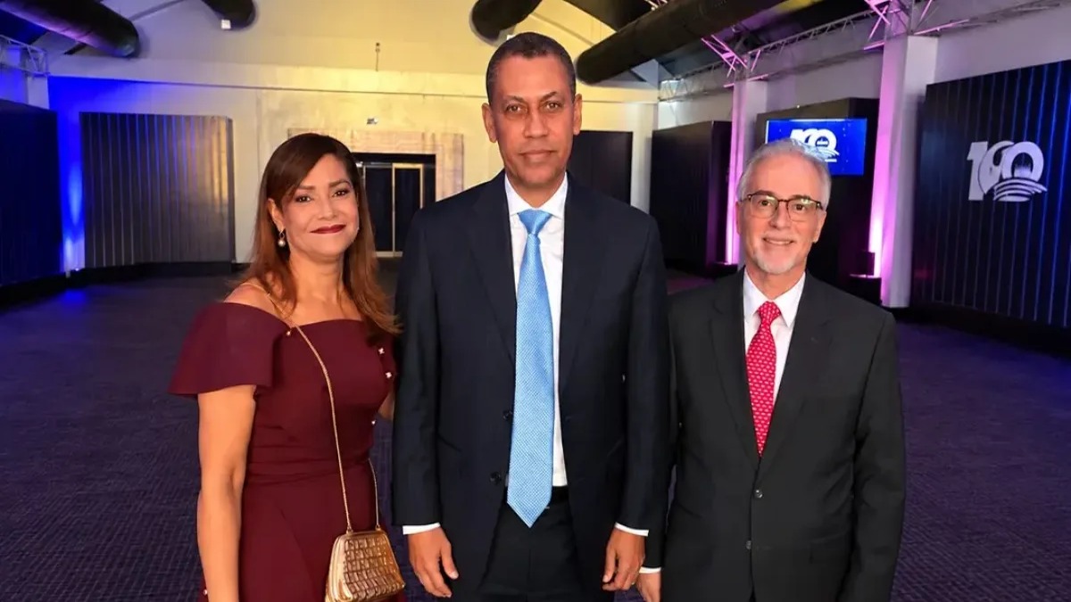 ADORA Celebra el Centenario de la Radio Dominicana con Museo y Paneles Innovadores
