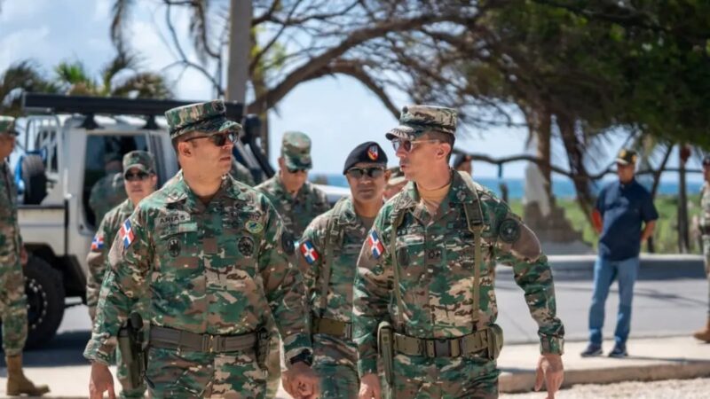 Rigurosa Inspección Militar en la Frontera Sur por el Comandante del Ejército