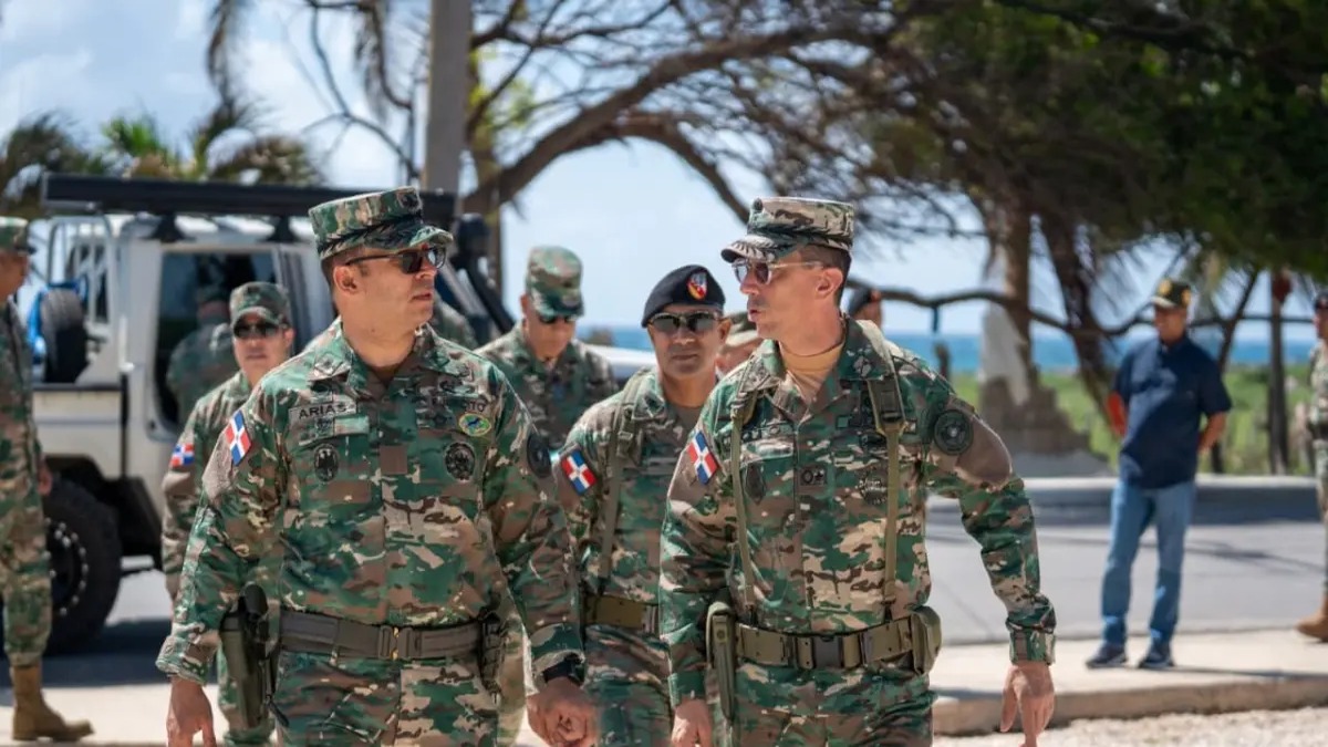 Rigurosa Inspección Militar en la Frontera Sur por el Comandante del Ejército