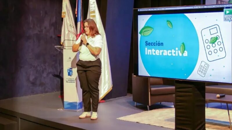 Innovadora Experiencia en la Feria del Libro Enseña a Jóvenes a Ahorrar Energía
