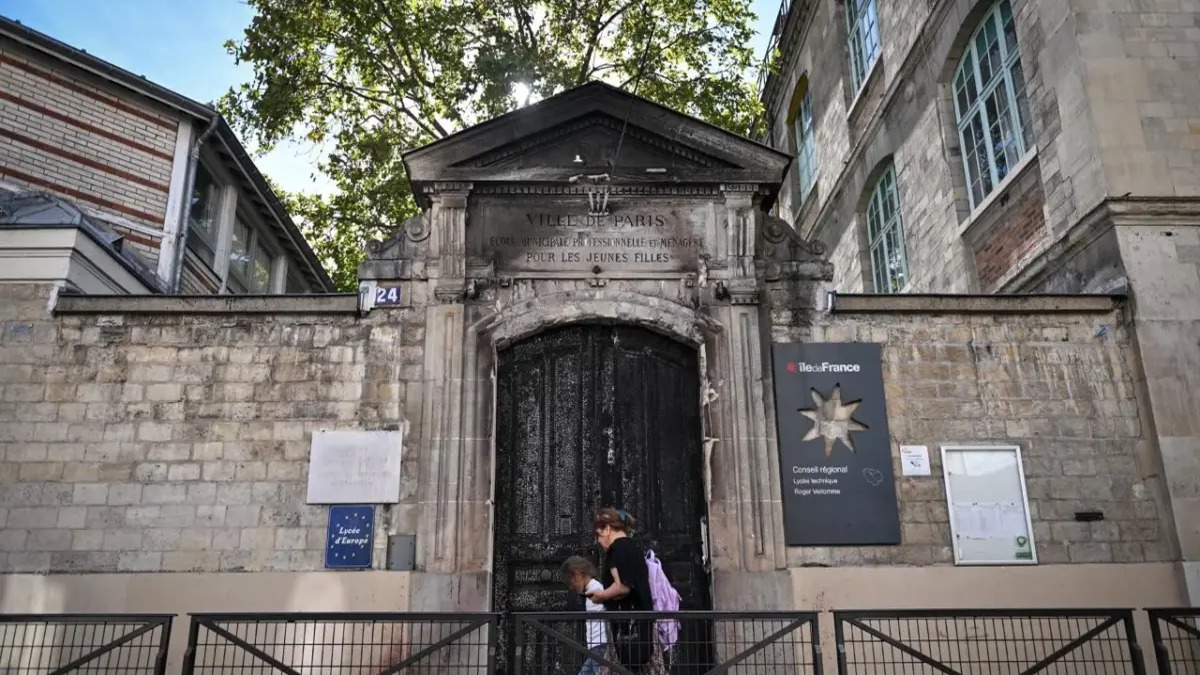 Francia Enfrenta Cierre Masivo de Escuelas por Protestas Estudiantiles