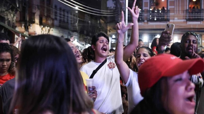 Lula y Flávio Bolsonaro se Enfrentan en Segunda Vuelta Electoral en Brasil