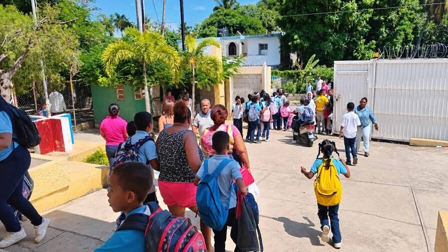 Pánico en Escuela de Barahona por Amenaza de Hombre Armado