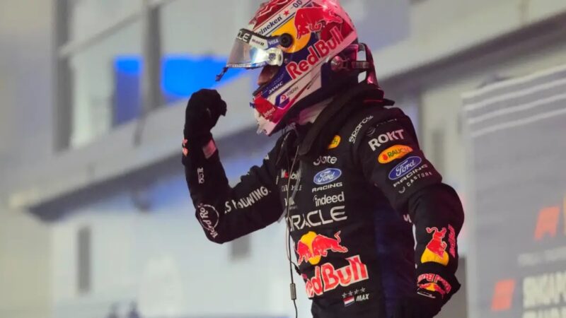 Max Verstappen se Corona en el Gran Premio de Singapur