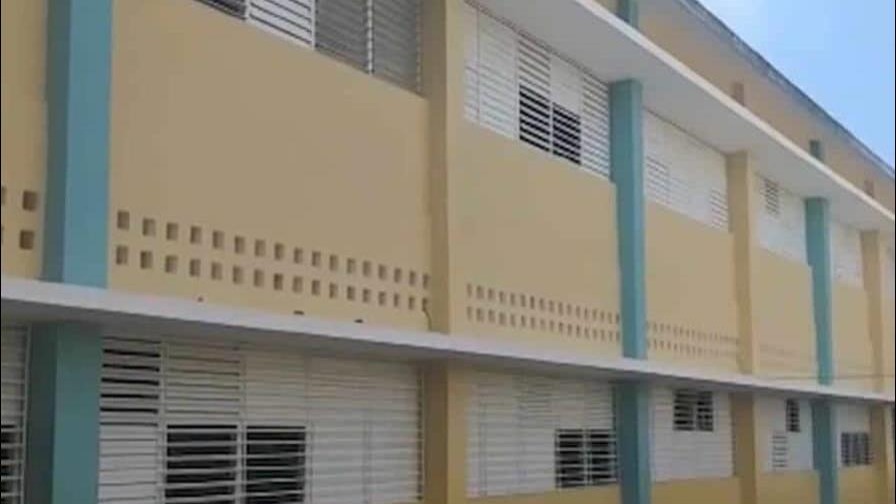 Crisis de Rehenes en Escuela de Curitiba: Hombre Armado con Cuchillo